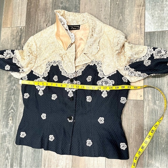 PEGGY JENNINGS Black Cream Lace Overlay Blazer Silk Lining Split Sleeve Large - Picture 9 of 13